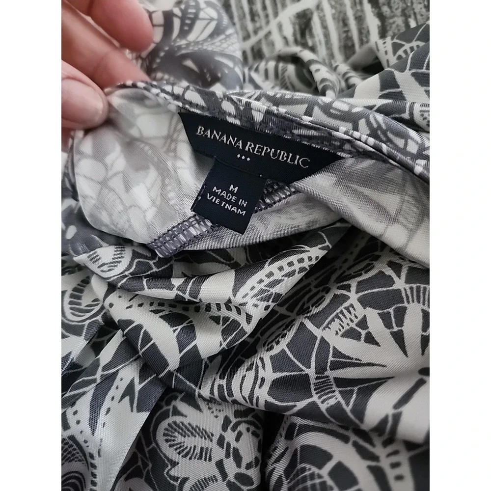 Banana Republic Gray White Daisy Floral Shift‎ Above Knee Dress Size Medium